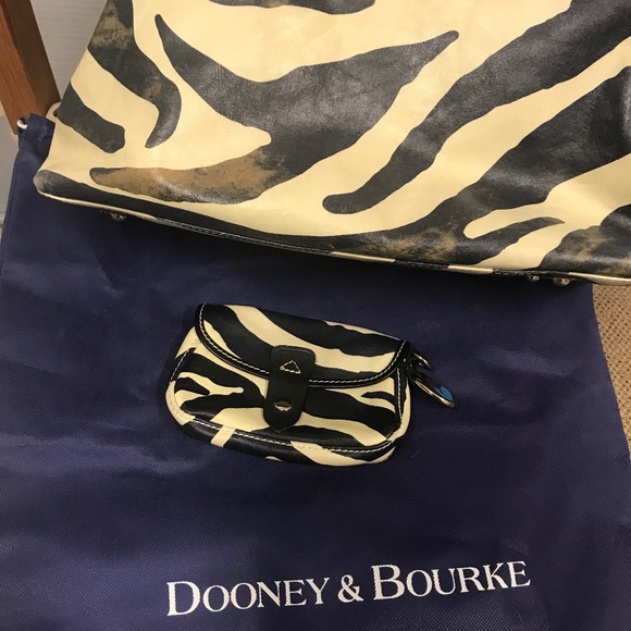💗 Dooney & Bourke Distressed Animal Print Leather Hobo Bag w/ Coin Purse - Picture 3 of 11